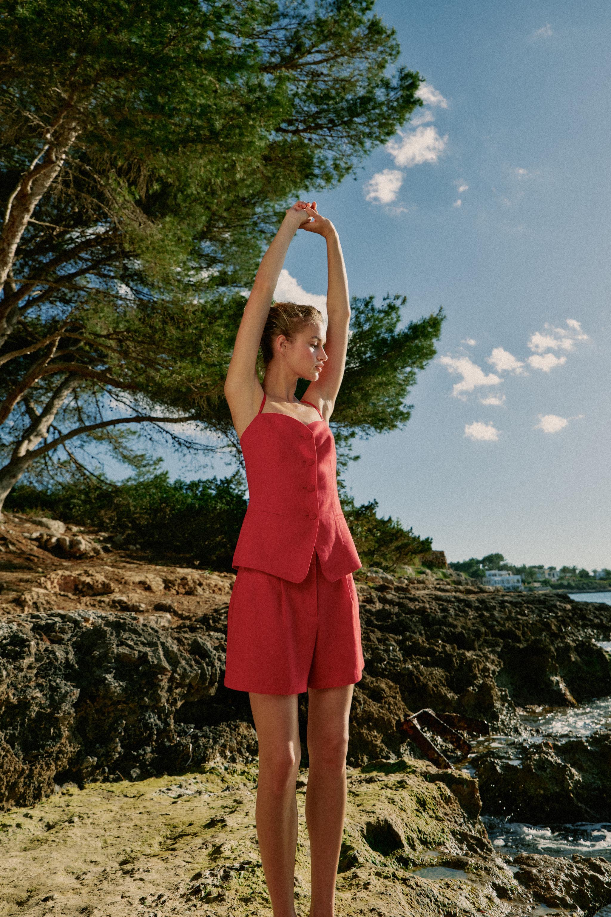 LINEN SWEETHEART NECK VEST